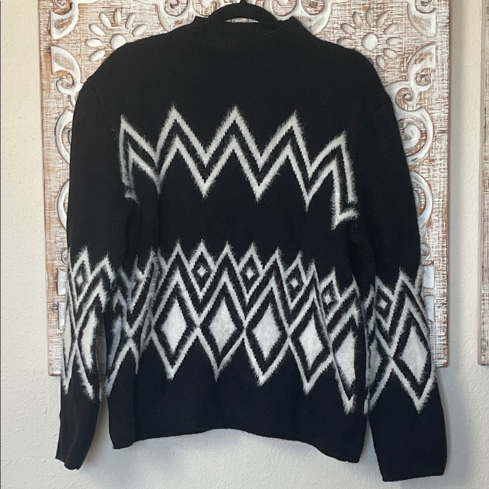 Banana Republic Black and White Geometric Sweater